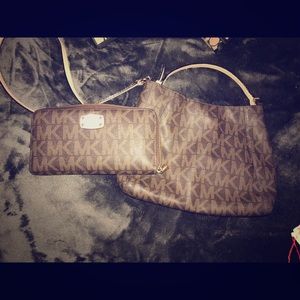 Cross body purse and wallet